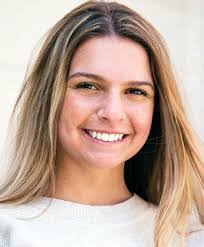 Wendy Hoyt's Instagram, Twitter & Facebook