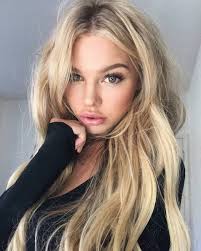 Janae Roberts (@jannaaaeeee)