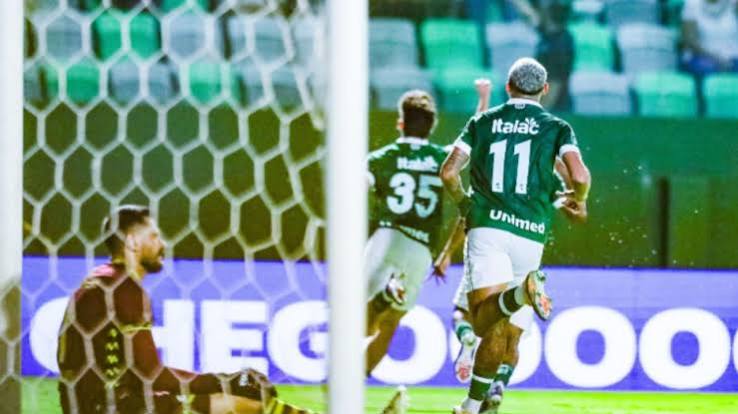 Goi&aacute;s supera S&atilde;o Bernardo por 2 a 1 na Serrinha na S&eacute;rie B e Tadeu celebra 400 jogos pelo clube - Di&aacute;rio da Manh&atilde; - O Jornal do leitor Inteligente