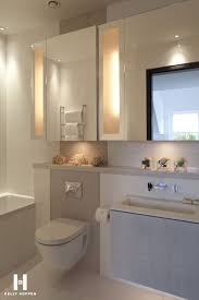 Fall In Love With These Bathroom Lighting Ideas Www Lightingstores Eu Bathroomlighting Lightingstores Lighti Badezimmer Wc Im Erdgeschoss Badezimmer Braun