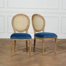 La maison de la chaise est installée à bargemon dans le var (83), j'effectue tous les travaux sur les chaises, les fauteuils : Chaises Medaillon Velours Et Dossier Cannage Le Lot De 2