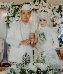 Maka hukum perkawinan yang dilakukannya menurut hukum islam tidak sah/haram. 5 Hukum Pernikahan Dalam Islam Blog Tiga Dara