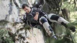 This opens in a new window. Bear Grylls Das Leben Findet Nicht Im Fernsehen Statt Spartanat