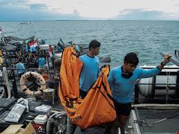.number sj182 lost contact while flying from soekarno hatta airport to pontianak soepadio airport, on saturday the latest information, the plane crashed on laki island. 3ijka70am7exim
