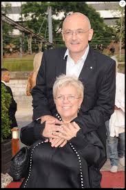 Mimie mathy et son mari en 2009 au gala de la presse. Exclusif Mimie Mathy Avec Son Mari Benoist Gerard A L Anniversaire De Johnny Hallyday Pour Ses 67 Ans En 2010 Purepeople