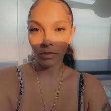 Sonya Waldron's Instagram, Twitter & Facebook