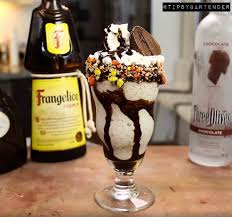 I also melted some peanut butter to drizzle over the top. Reese S Peanut Butter Cup Spiked Milkshake For More Delicious Recipes And Drinks Visit Us Here Www Tops Mixed Drinks Recipes Yummy Drinks Milkshake Recipes