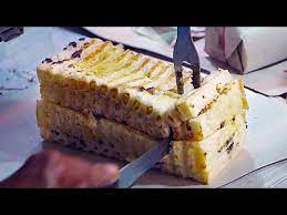 Roti goyang, roti kawin, roti kukus, nasi lemak rendang, mee kari & bihun sup. Indonesian Street Food Grilled Bread Roti Bakar Bandung Youtube