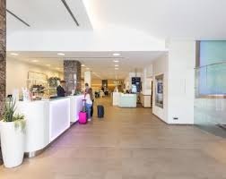 Albergo di design a roma vicino la stazione termini il best western premier hotel royal santina è un hotel 4 stelle a roma.rinnovato nel 2011, è situato a 200 mt dalla stazione ferroviaria di roma termini e a pochi minuti dalle principali attrazioni della città: Hotel 4 Stelle Roma Vicino Termini Bw Premier Hotel Royal Santina