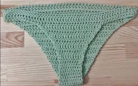 Il costume a triangolo è sempre un grande classico. Le Gatte Coi Tacchi Schema Bikini All Uncinetto Schemi Costume Da Bagno All Uncinetto