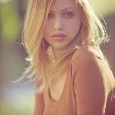 Evelyn Mayer's Instagram, Twitter & Facebook