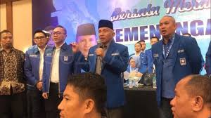 Kedatangan dradjad wibowo dan hanafi rais untuk memastikan kesediaan pimpinan kpk untuk bertemu amien rais. Pan Posisi Amien Rais Tertinggi Tak Akan Tergantikan