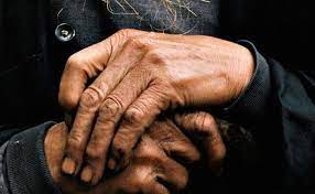 Orang tua adalah orang yang telah mengasuh kita dari kecil, bahkan ibu adalah orang yang telah mengandung kita, menyusui kita, dan senantiasa merawat kita. Silsilah Faedah Hadits Adab Dan Akhlak 2 Ridha Orang Tua