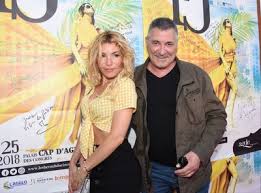Un soir, lola marois et quelques amis se retrouvent dans sa loge. Jean Marie Bigard Qui Est Sa Femme Lola Marois Closer