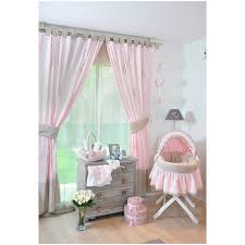 Bien que mansardée, la chambre bébé taupe de camille offre un espace suffisant pour bébé. Rideaux De Chambre Bebe Confectionnes Sur Mesure Par Cocon D Amour