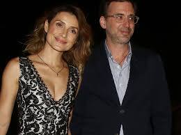 Η ευδοκία ρουμελιώτη, μιλώντας στην κάμερα της εκπομπής «πρωινό», ανέφερε πως η υιοθεσία που είχαν ξεκινήσει πριν δύο χρόνια με τον σύζυγό της, νικηφόρο χαραγκιώνη, έχει πλέον ολοκληρωθεί. Eydokia Roymeliwth Yio8etw Ena Paidaki Twra Me Ton Antra Moy Videos Nea Selida