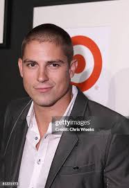 Sean Farris's Instagram, Twitter & Facebook