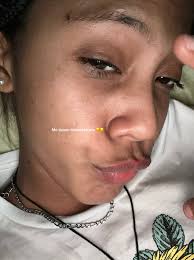 Me Tiene Tirandole Besos