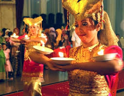 Lagu malam kudus ~tari seribu lilin. 34 Provinsi Tari Adat Tradisional Indonesia Gambar Keterangan