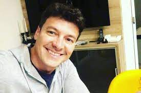 Implante capilar guardo seguro terapias efectiva como un experimentarios ejercicio vigoroso demasiado pronto después de. Aos 42 Anos Rodrigo Faro Faz Implante De Cabelo