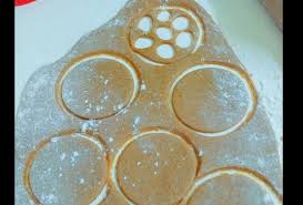 Kuih cincin (ring cookies) kini merupakan sejenis kuih tradisional yang menjadi kebanggaan negeri sabah dimana pelancong mudah mendapatkannya di kota kinabalu dan beberapa lokasi lain. Food Lifestyle Education Parenting Diy Cararesepi