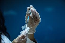 Οι αμιγείς χώροι θα αφορούν σε όσους θα εξυπηρετούν μόνο τους πλήρως εμβολιασμένους ή όσους έχουν πιστοποιητικό νόσησης. Pistopoihtiko Emboliasmoy Pws Ginetai H Ekdosh Pote Mporeite Na To Xrhsimopoieite Vid Newmoney