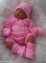 Babyborn heckelanleitung für hose / baby born kleidung deine baby born benötigt ebenso wie du selbst kleider, aber ihr wollt schließlich nicht immer die gleichen kleider anziehen. Hand Knitted Baby Or Reborn Doll Set Cardigan Pants Hat Mittens Bootees Modele Tricot Bebe Vetements De Poupee Bebe Pull Bebe