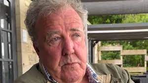Jeremy Clarkson reveló que lo llevaron al hospital para recibir tratamiento  “urgente” después de que el NHS fuera tildado de “viejo monstruo  crujiente”. | Uco Digital