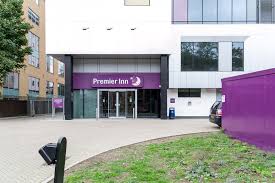 It's an outdoor theatre set on the rustic coast, and it's just 18.9 miles from our hayle hotel. Premier Inn London Ealing Gutes Preiswertes Hotel