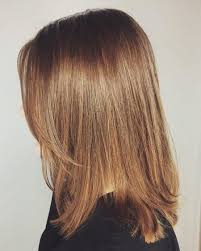 Throw in a heavy part on one side and some feathered layers that lay away from the face to give cute short hairstyles a soft sweeping style. 45 Chic Medium Layered Haircuts Hairstyles Fashion 2d
