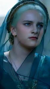 Será que teremos a aparição da Helaena com seu dragão Dreamfyre em House Of  The Dragons?. Fico me perguntando, como ela iria revindicar um dragão se  ela fica só trancafinada dentro do