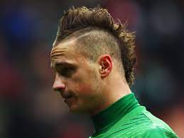 His birthday, what he did before fame, his family life, fun trivia facts, popularity rankings, and more. Haarnautovic Jetzt Spricht Der Iro Hero Werder Bremen Bild De