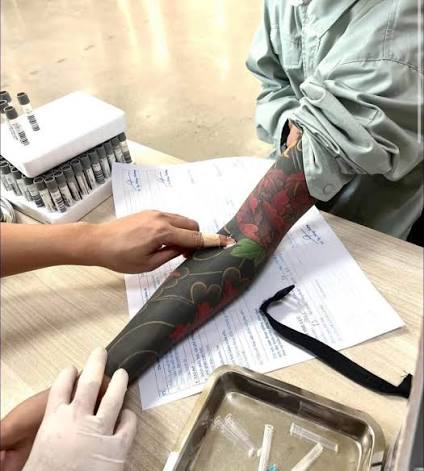 Vết xăm trên cơ thể người bệnh viêm gan B cần chăm sóc đặc biệt