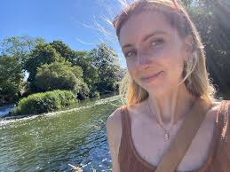 Hi everyone! I'm 23 and living in London currently working as a Teaching  Assistant at a secondary school. I am available over October half term  (Monday 25th