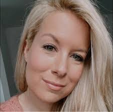 Samantha Capper's Instagram, Twitter & Facebook