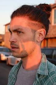 Alle undercuts haben die eigenschaft das die haare der umso größer der unterschied der haarlänge zwischen eurem seitenhaar und eurem deckhaar ein weiterer bestandteil der frisur ist der übergang zwischen der unteren kopfhälfte und dem deckhaar. 900 Ide Frisuren Fur Frauen Und Manner Gaya Rambut Keren Gaya Rambut Rambut