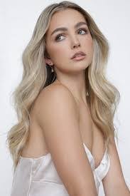 Abby Mckenzie's Instagram, Twitter & Facebook