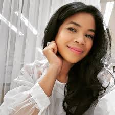 Anna Laura's Instagram, Twitter & Facebook