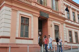 Share asociatia artistilor plastici mures, impreuna cu directia judeteana de cultura mures, au prezentat publicului targumuresean la galeria. Scandal La Liceul De ArtÄƒ PÄƒrinÈ›ii AcuzÄƒ Conducerea InstituÈ›iei CÄƒ Vrea SÄƒ Scape De Elevii