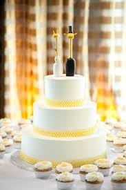 While only small, unique wedding cake toppers, especially choosing a funny cake topper can provide an element your guests and family are going to really appreciate your sense of humor when they see your funny wedding cake topper. 35 Funny And Cute Wedding Cake Toppers Weddingomania