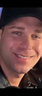 Alex Seeger's Instagram, Twitter & Facebook