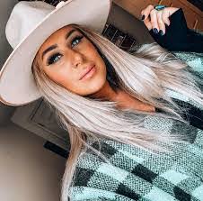 Alicia Weese's Instagram, Twitter & Facebook