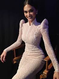 Traditional Filipina Inspired Gown By Michael Cinco For Pia Wurtzbach Modnye Naryady Vechernie Platya Vechernie Naryady