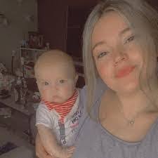 Carly Foreman's Instagram, Twitter & Facebook