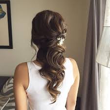 This Beautiful Half Up Half Down Bridal Hairstyle Perfect For Any Wedding Venue Hair Styles Long Hair Styles Down Hairstyles