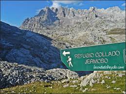 The refuge can only be reached by foot or by helicopter. Ruta De Collado Jermoso Desde Cordinanes Picos De Europa