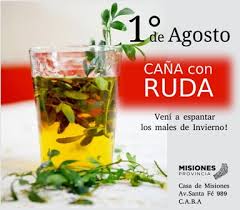 Caña con ruda, una tradición cuyo origen se pierde en el tiempo y en la geografía se recrea cada primer día del mes de los males, agosto. Reparten Cana Con Ruda En La Casa De Misiones En Buenos Aires