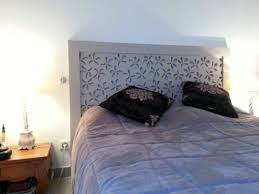Une simple tête de lit peut sublimer votre chambre, ici elles ont été réalisées en placo platre pour la structure avec intégration des systèmes électriques les idées dans cet article incluent des modèles luxueux et modernes, aussi bien que des idées originales sur la tête de lit design artistique à. Nouvelles Tetes De Lit Bois Tendances 2019