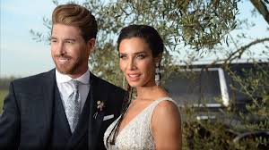 Con una boda como la de sergio ramos y pilar rubio, de la que se llevan hablando muchos días, era inevitable que las redes se llenaran de memes y tuits irónicos. Las Sorpresas De La Boda De Pilar Rubio Y Sergio Ramos