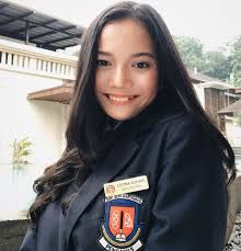 Allahyarham mula dikenali sebagai pelawak apabila membintangi sitkom 'santan berlada' sekitar 80an bersama pelawak khairul azhar dan accapan. Biodata Kasih Iris Leona Bintang Tiktok Anak Azhar Sulaiman Iluminasi